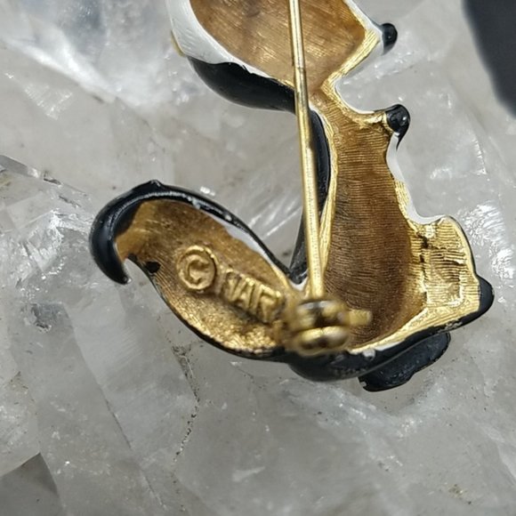 Rare Vintage HAR Enamel Lady Skunk Brooch - Picture 4 of 4